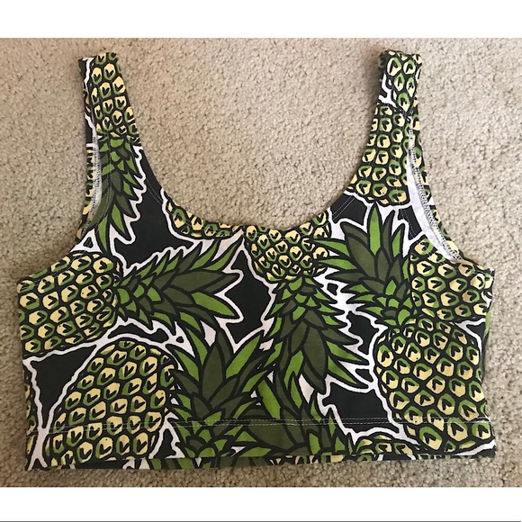 H&M Tops - H&M pineapple crop top✨